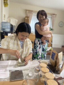 月読みクレイセラピー　お子様連れの生徒さん